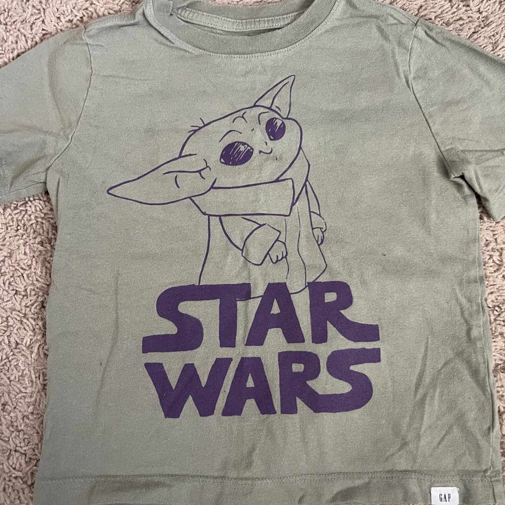Disney Grogu/ “baby yoda” tee. Perfect for school, play or at the parks!